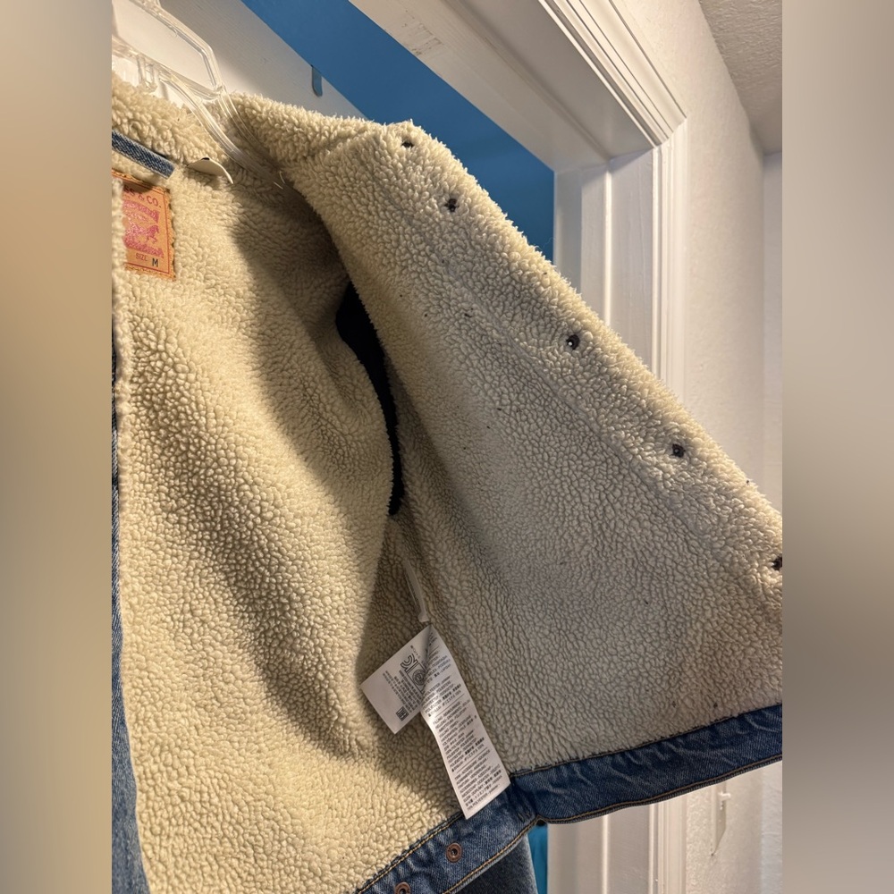 Levi's Sherpa Lined Denim Jacket - Picture 3 of 8